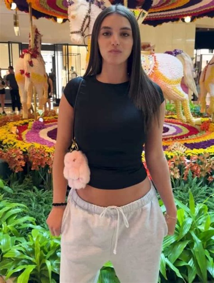 Bio, Wiki, Net Worth, Dating, Girlfriend, Age, Height, Weight
