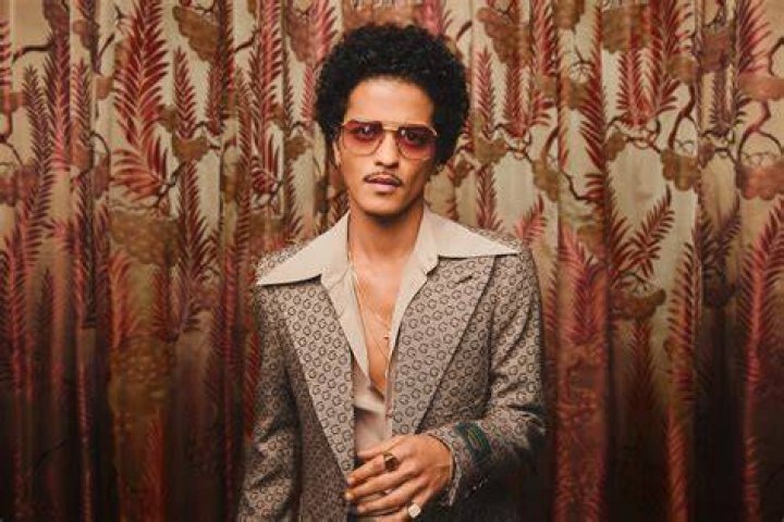 Bruno Mars Takes Home 2017 AMAs "Artist of the Year" Your EDM