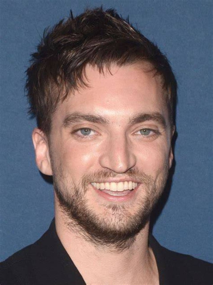 Classify actor Richard Harmon