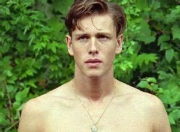 Harris Dickinson Height Weight Body Stats Age Family Facts
