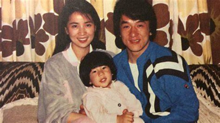 Jackie Chan Wiki , Age , Famille et Carri&egrave;re 1200Artists Magazine