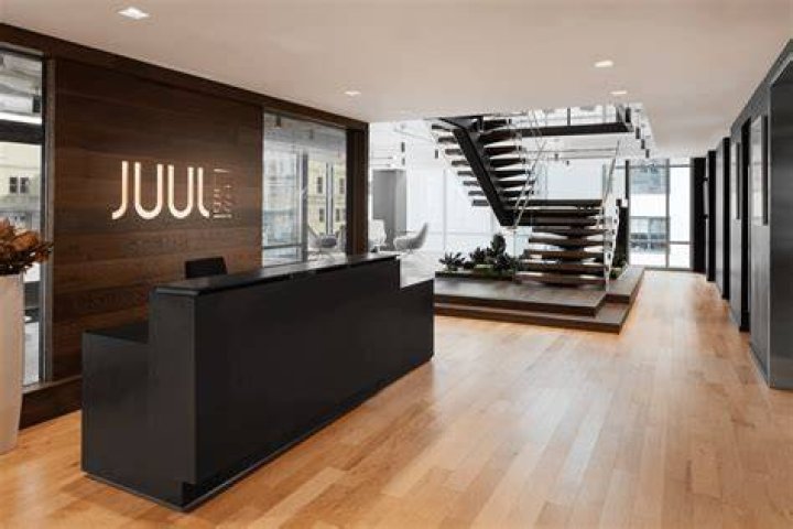 Juul labs attending hires stock photography and images Alamy