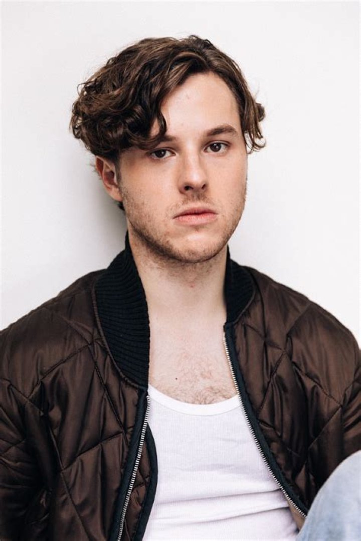 Nolan Gould, AKA Luke from 'Modern Family,' shows off his abs