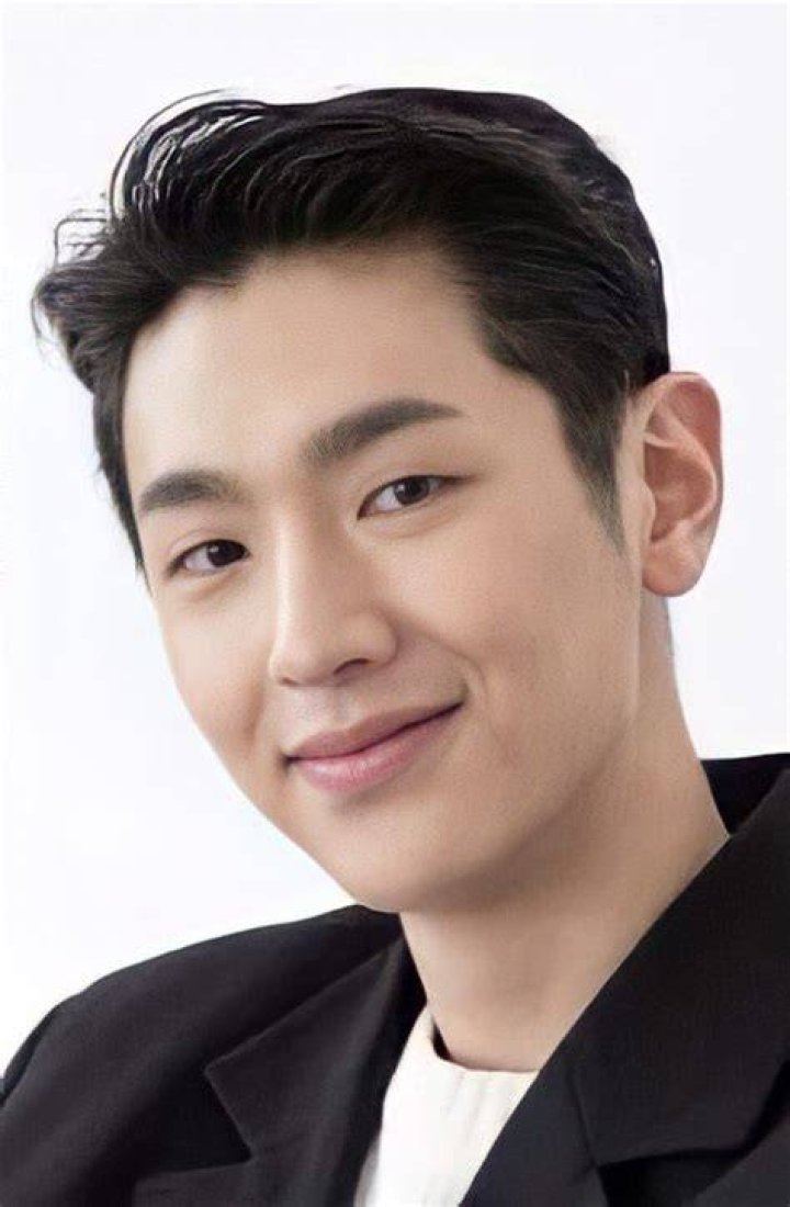 Popular Kcelebs Lee Joon, Jung Somin announce breakup after 3 years