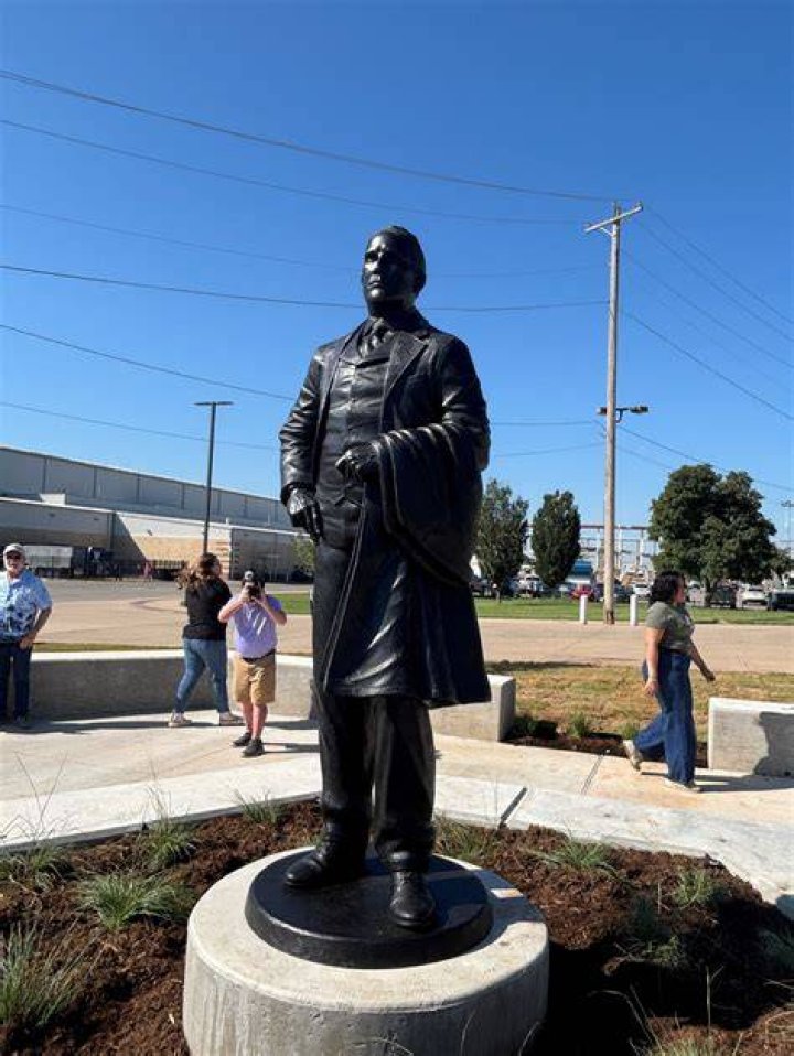 Proposal to create statue honoring Len Bias is withdrawn The