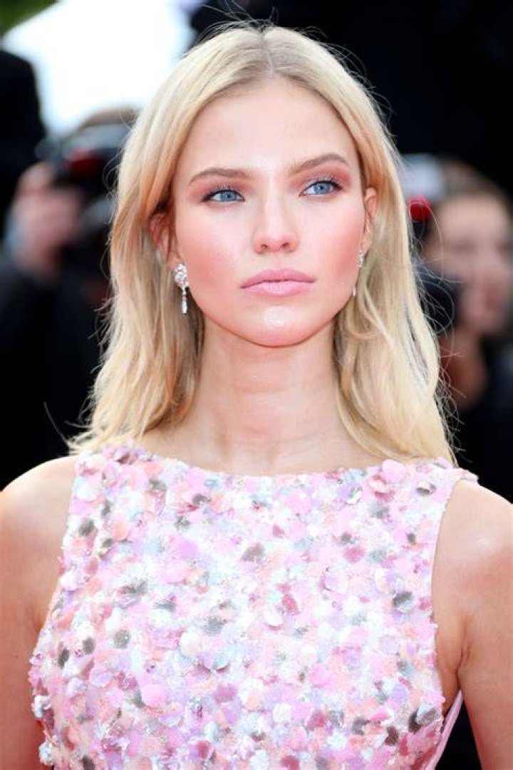 Sasha Luss Biography, Height & Life Story Super Stars Bio