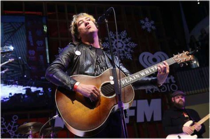 Tom Higgenson Net Worth & Bio in 2021 Net worth, Plain white ts, Toms