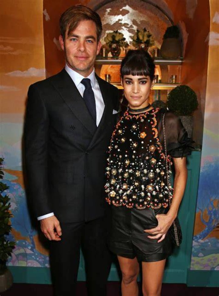 Who Has Chris Pine Dated? POPSUGAR Celebrity UK