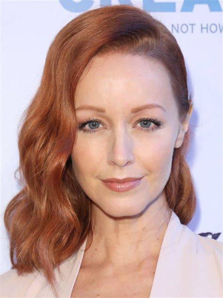 Who&rsquo;s Lindy Booth? Bio Net Worth, Spouse, Family, Son, Wedding, Kids